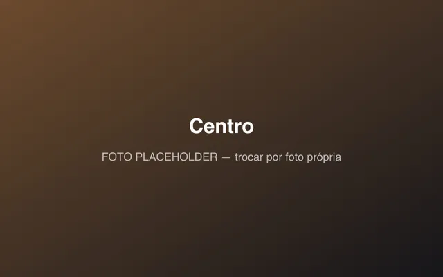 Praça Afonso Pena, no Centro de São José dos Campos, com a igreja matriz ao fundo